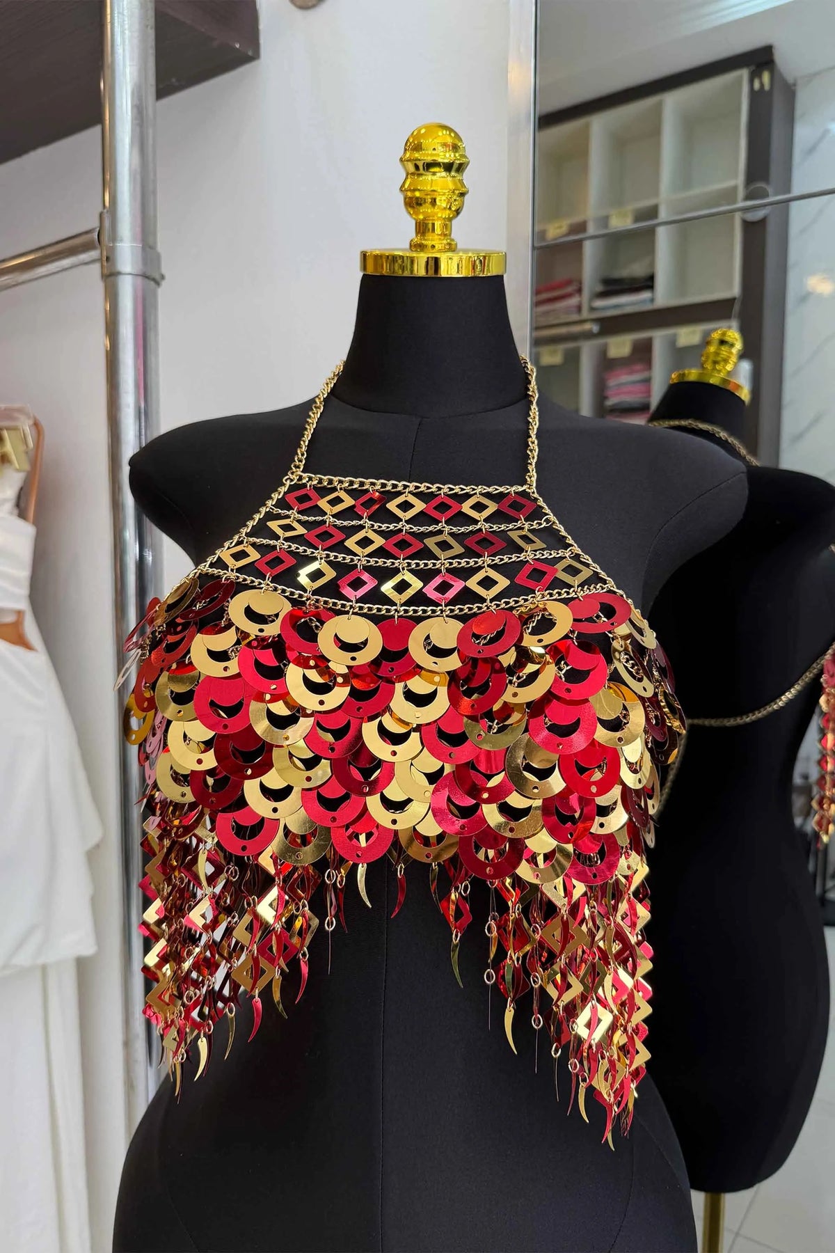 Cropped de Corrente e Paetês com Franjas Body Chain Festa e Carnaval