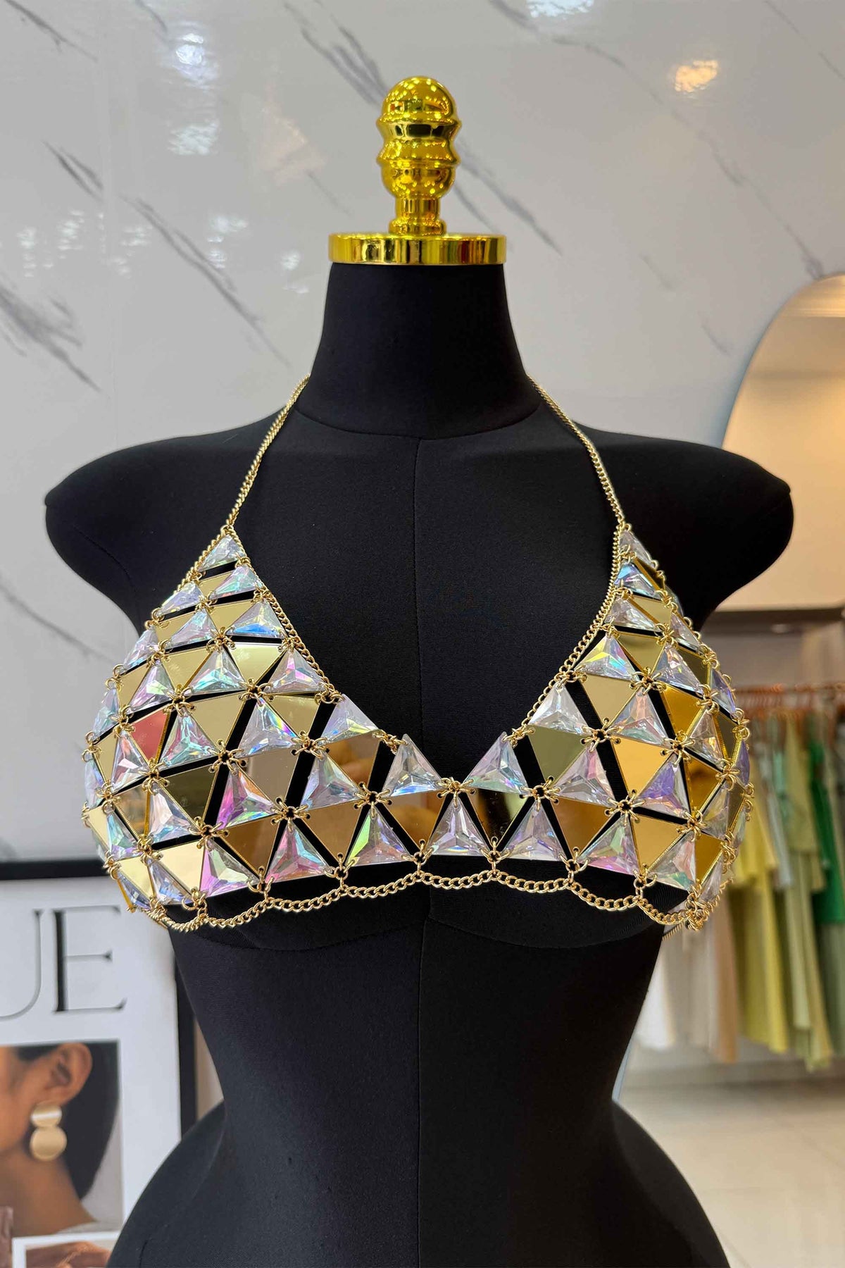 Top Corrente Metálico com Cristais e Placas Triangulares