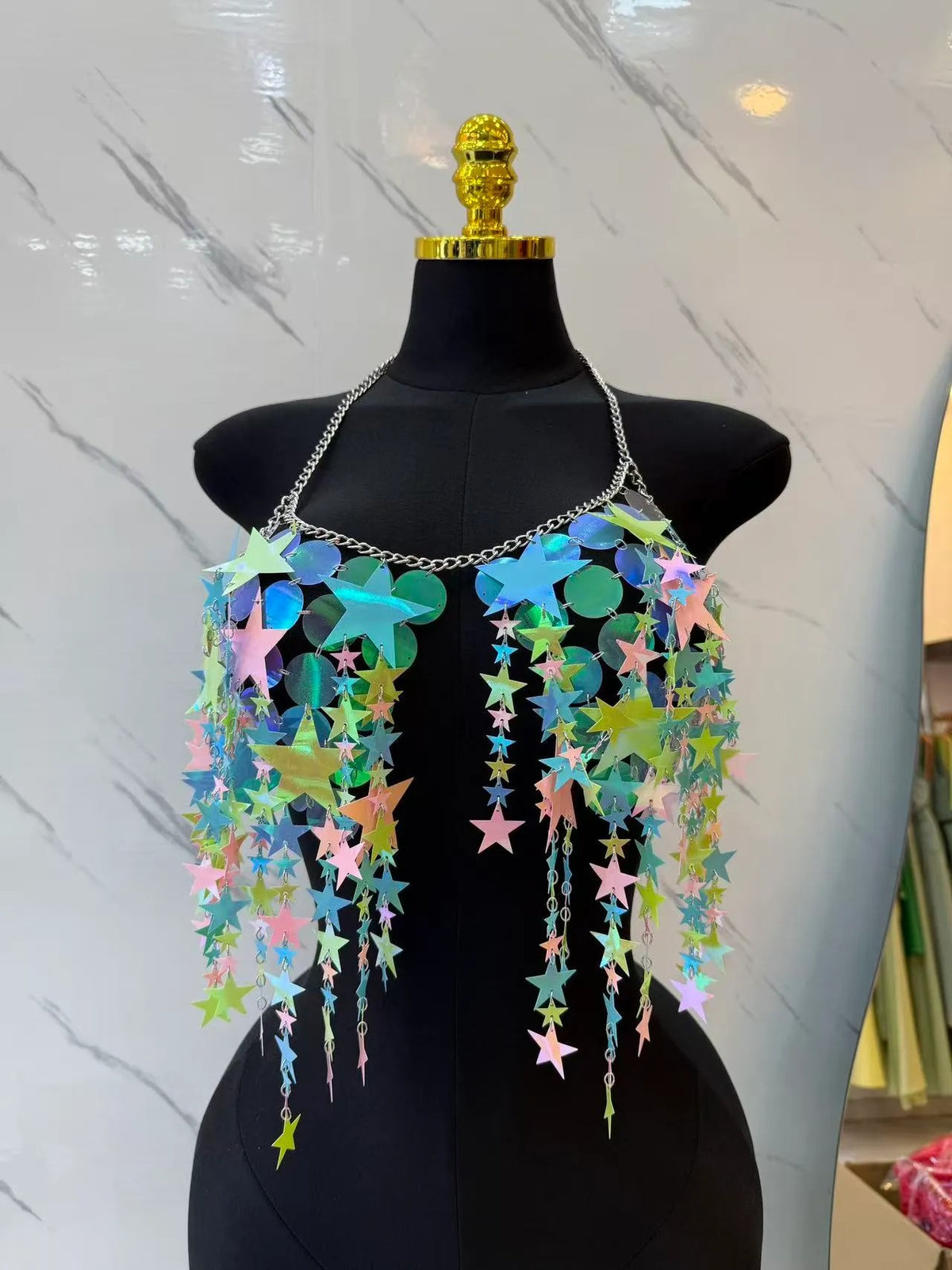 Cropped de Corrente Estrelas Furta-Cor Franjas Longas Body Chain